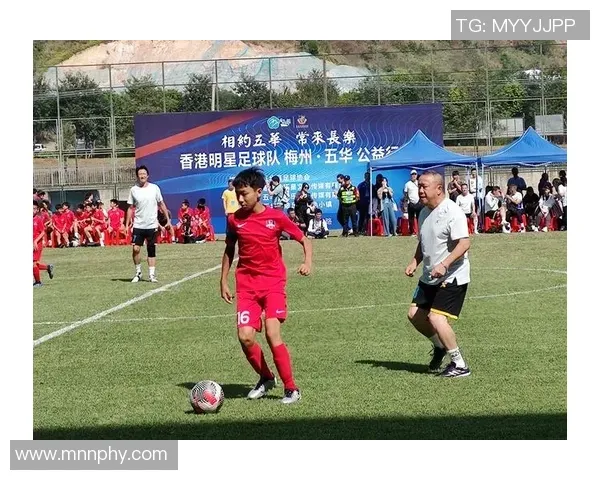 喀麦隆体育部长与足协主席埃托奥决裂，前者指责后者操纵选举